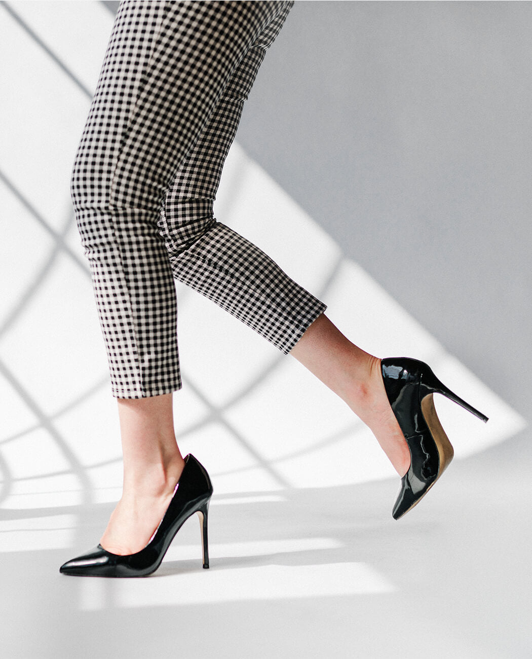 Women Black Solid Pumps